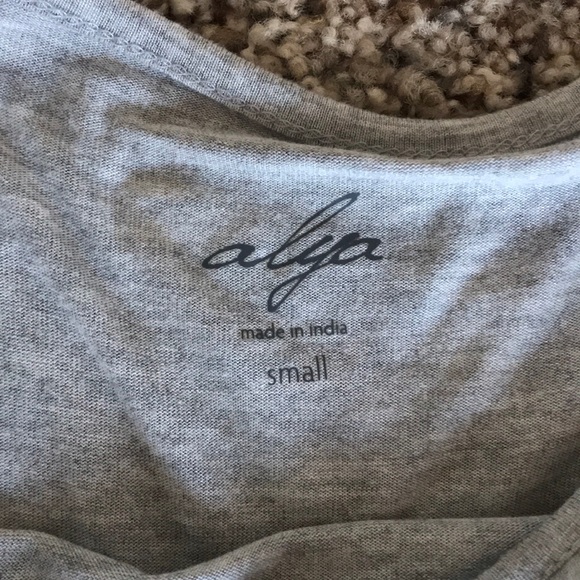 Floral Embroidered Top - Picture 3 of 4